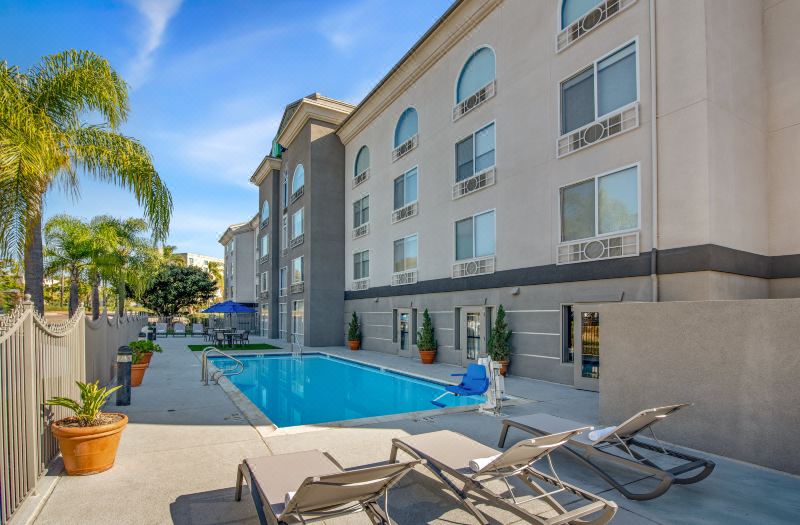 Holiday Inn Express & Suites SAN Diego-Sorrento Valley by IHG photo 3