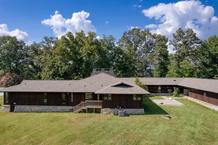 Serene Escape with Pool and Game Room - Spacious Smoky Mountain Haven