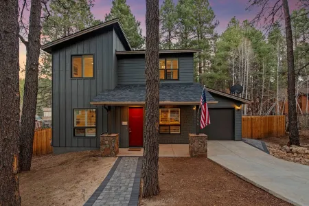 Outdoor Entertainment, Hot Tub, Modern, Quiet