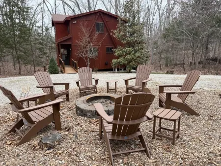 Serenity Now – Pristine Lake Chalet with Hot Tub, Kayaks & Peaceful Nature Views