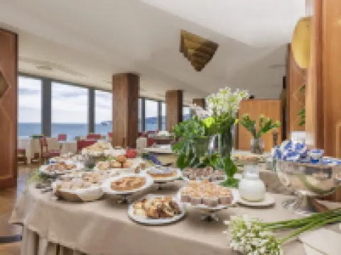 ホテル ロイヤル コンチネンタル ナポリのホテル