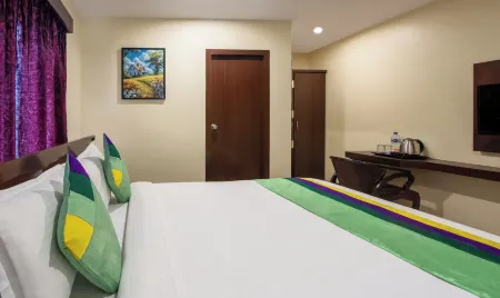 Treebo Marina Grand Railway Station Отели в г. Dondaparti