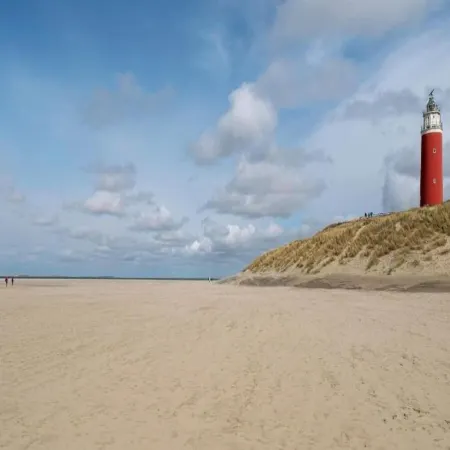 Restyled Chalet with Dishwasher, Near the Sea, on Texel
