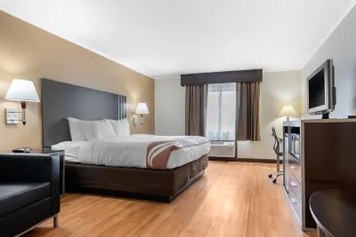Quality Inn Hotel dekat Park University