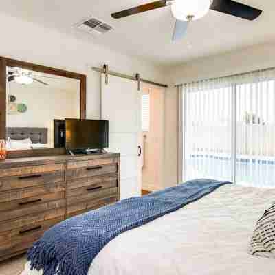 Modern Comforts Near Old Town Scottsdale and ASU Rooms