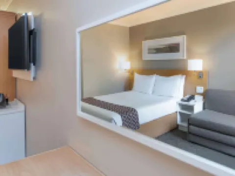 StayEasy Century City โรงแรมใกล้Intaka Island