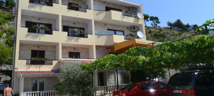 Apartments Karlo Hotels in Duce