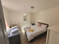 Entire Apartment with Sun Filled Private Garden Hotels in Broadstairs and St Peters
