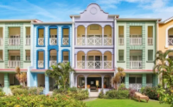 紅色遮陽篷海濱聯排別墅港口17三卧室聯排別墅 酒店