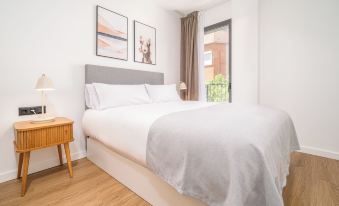 Limehome Barcelona Plaça Pirineus