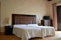 Apartamentos Turísticos - Hostal Los Alisos Hotels in Tajo - Salor