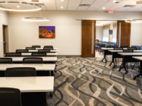 コンフォート スイーツ ゲインズビル ニア ユニバーシティ ゲーンズビルのホテル