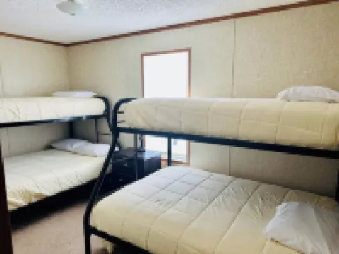 KINGFISH LODGE - PRIVATE MAINTAINED 3 BEDROOM 2 BATHROOM PRIVATE RENTAL