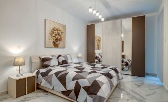 Cosy Apartment Steps to St George's Bay