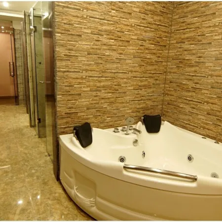 Grand Krisa Resort & Spa