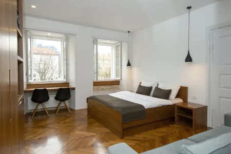 Galeria River Отели рядом с достопримечательностью «Собор Святого Николая»