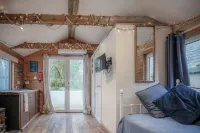 The Lodge - 1 Bedroom - Freshwest Beach Retreat Hotels in Milford Haven