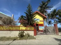 Koa's Beach House Hotels in Pandan