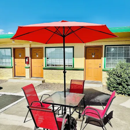 Sage N Sand Motel