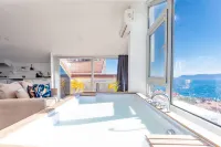 Bella Kas - Bathtub