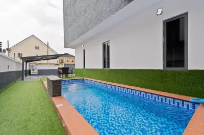 6 Bedroom Mansion in Lekki Phase 1 Hotels in 