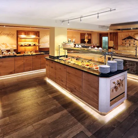 Aktivhotel Waldhof Отели в г. Гемайнде