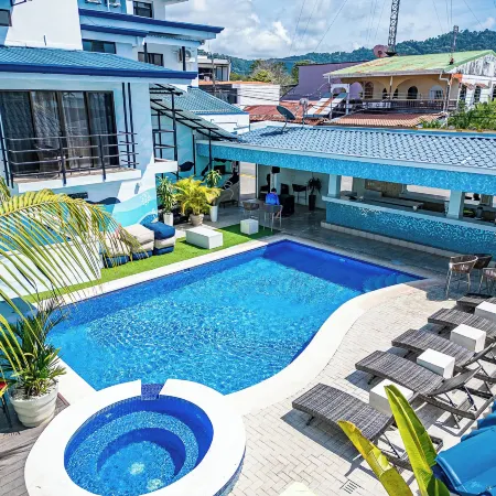 Oz Hotel & Sports Bar
