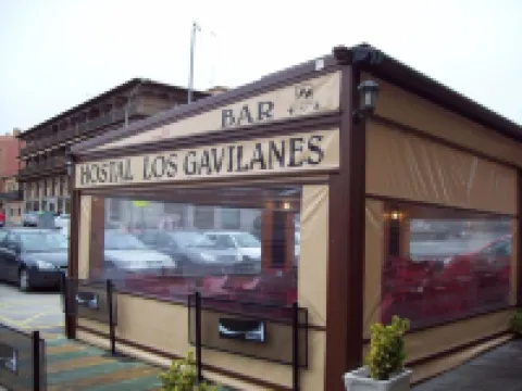 Los Gavilanes Hostal y Apartamentos