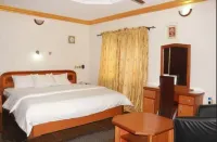 Cute Villa Hotel and Suites