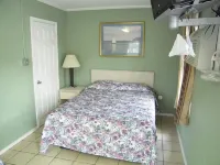Bayfront Cottages Hotels in Fulton