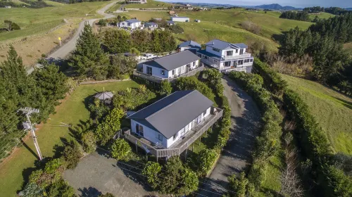 Mangawhai Retreat Apartments Hotels in Wellsford