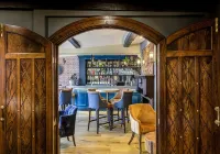 The George Hotel - Quầy bar