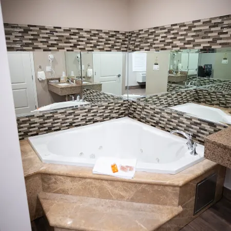 Diamond Bell Inn & Suites