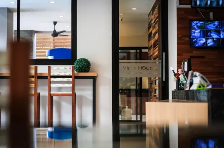 Vipa House Phuket Отели рядом с достопримечательностью «Aussie Divers Phuket»
