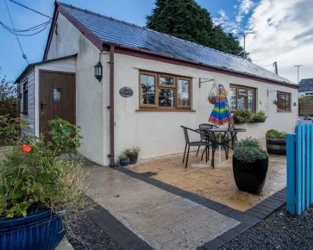 Honeysuckle Cottage - 1 Bedroom Cottage - Amroth Hotels in Amroth