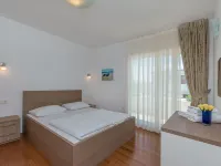 Apartments Villa Aquamarine Hotels in Duce
