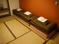 J-Hoppers Hiroshima Guesthouse فنادق في هيروشيما