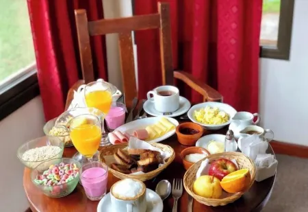 Villa de Merlo Hotel Spa Отели в г. Хунин