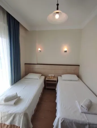 Ayhan Otel Отели в г. Чешме