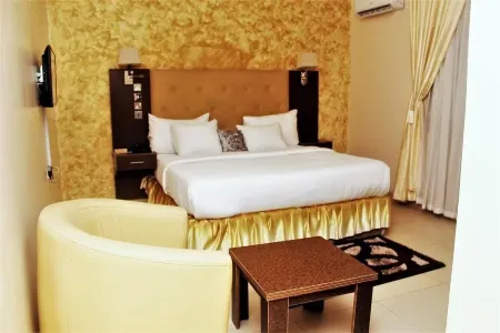 C'Ron Hotels and Suites Отели в г. Осуаха