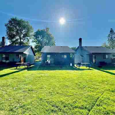 Riverside Resort & RV Park Hotel Exterior