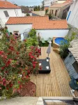 House with XXS swimming pool, in the heart of town, 900 m from the beach