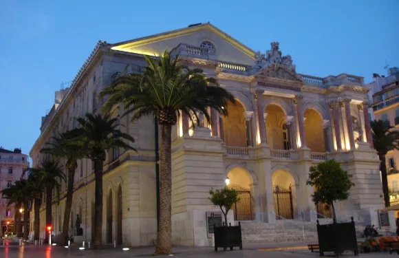 宜必思尚品土倫濱海拉塞納酒店