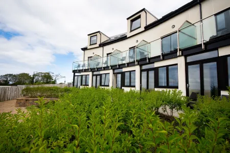 Strandhill Lodge and Suites Boutique Hotel