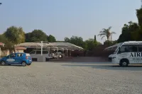 Airport Gardens Boutique Hotel - موقف سيارات
