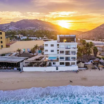 Cabo Break Hotel