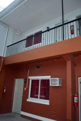 Ashley and Bill's Suites 'n Garden Hotel and Vacation Homes