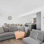 Greenacre - Close to Beaches with Hydropool Spa