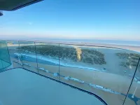 Beachside Stay with Views