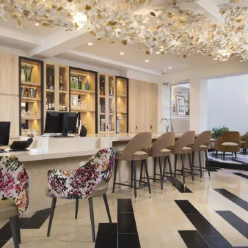 Hôtel des Champs-Elysées Отели рядом с достопримечательностью «8-й округ: Елисейские поля»